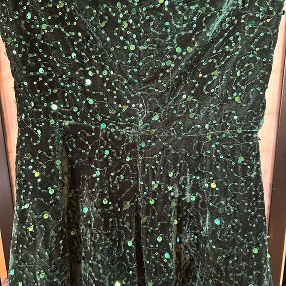 MORGAN & CO Green Velvet Sequined Off-the-Shoulder Fairy Dress 3 - Picture 11 of 15